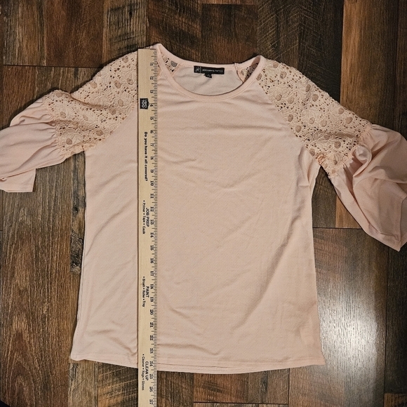 Adrianna Papell Pale Pink Lace Shoulder Blouse Size S - Picture 10 of 11